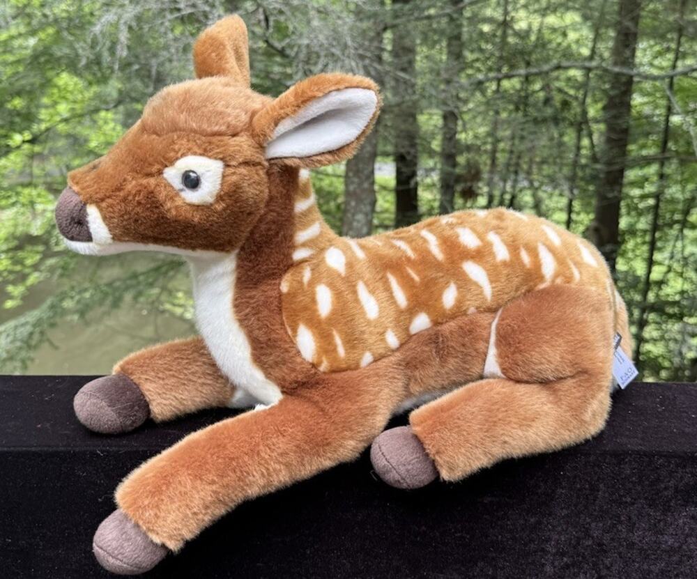 FAO Schwarz Laying Fawn Deer 18" Realistic Plush Stuffed Animal EUC!